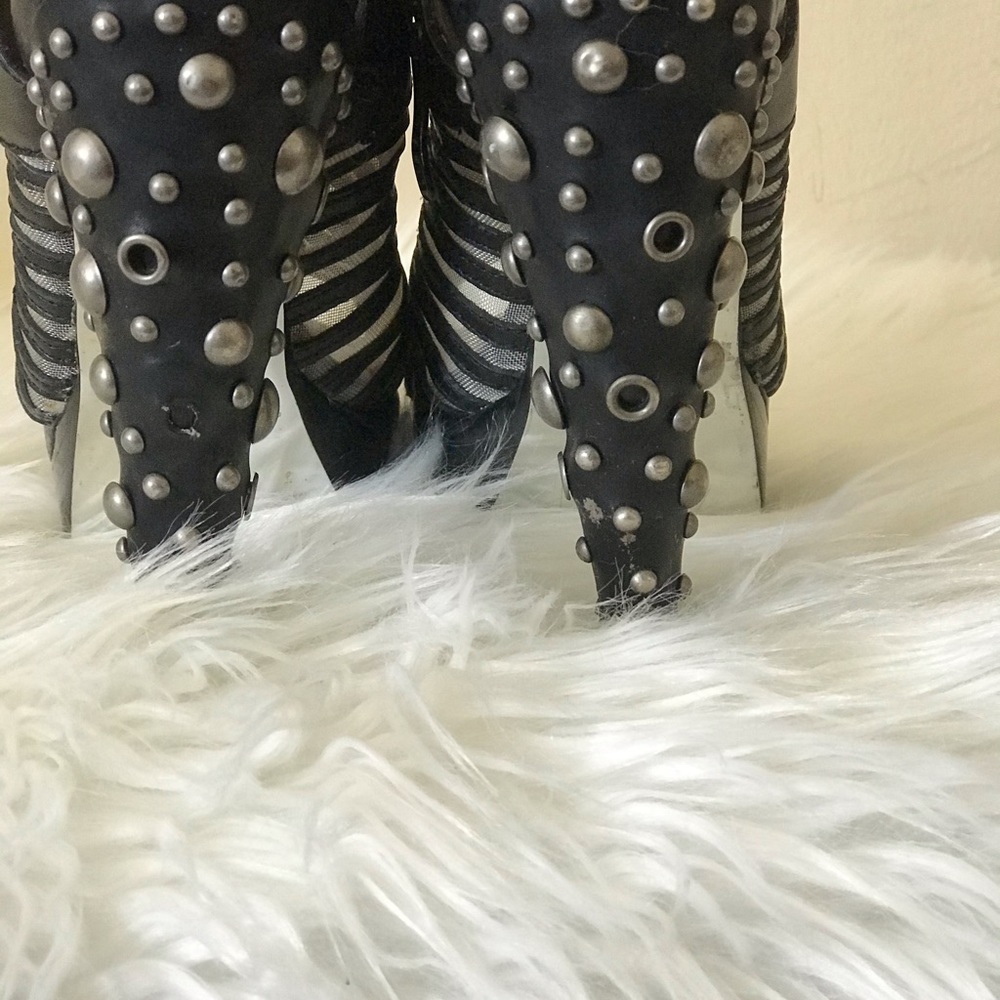 🚨 Booties Alert 🚨 - Picture 4 of 4